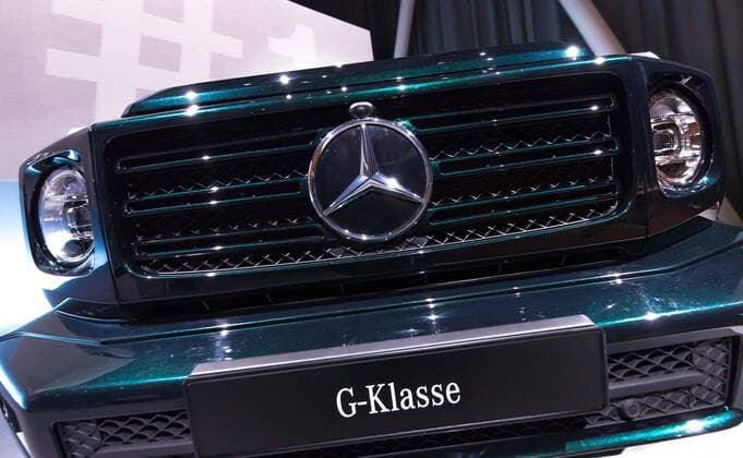 Stuttgart, Deutschland, 01.02.2018, Jahrespressekonferenz der Daimler AG in der Carl Benz Arena, Frontansicht neue Mercedes G Klasse ( DeFodi507 *** Stuttgart Germany 01 02 2018 annual press conference of Daimler AG in the Carl Benz arena front view new Mercedes G class DeFodi507