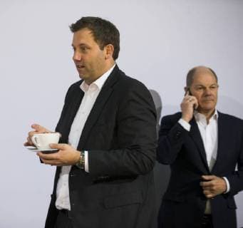 Lars Klingbeil und Olaf Scholz am Anfang der Hauptverhandlungsrunde zur Regierungsbildung im Willy-Brandt-Haus in Berlin am 2. Februar 2018 an. Hauptverhandlungsrunde zur Regierungsbildung in Berlin *** Lars Klingbeil and Olaf Scholz at the beginning of the main negotiations to form a Government in the Willy Brandt Haus in Berlin on 2 February 2018 main round to the formation of the Government in Berlin