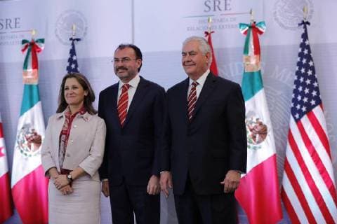 Bilder des Tages US Secretary of State Rex Tillerson (R) Canadian Foreign Minister Chrystia Freeland (L) and Mexican Foreign Minister Luis Videgaray pose during a press conference after a trilateral meeting at the Mexican Foreign Ministry in Mexico City, Mexico, 02 February 2018. Trilateral meeting between Mexico, Canada and the United States !ACHTUNG: NUR REDAKTIONELLE NUTZUNG!  Copyright: xJosexMendezx MEX006 20180202-636532009953223867