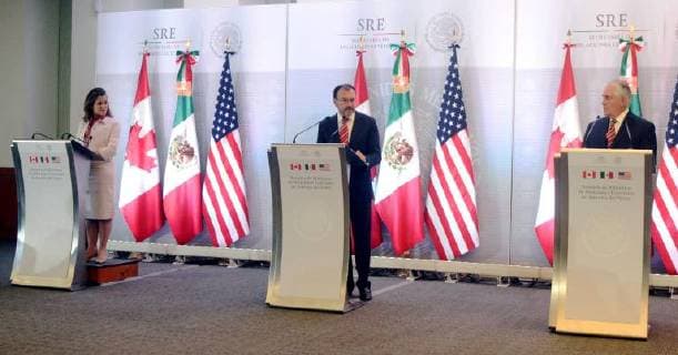 Bilder des Tages U.S.-Mexico-Canadian talks U.S. Secretary of State Rex Tillerson (R) holds a joint press conference with his Mexican and Canadian counterparts Luis Videgaray (C) and Chrystia Freeland after their talks in Mexico City on Feb. 2, 2018. 