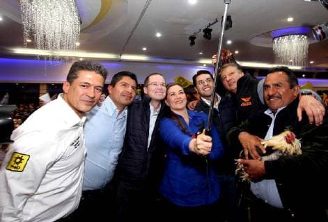 Mexiko, Martha Erika Alonso und Rafael Moreno Valle sterben bei Helikopter-Absturz February 3, 2018 - EUM20180202NAC12.JPG .PUEBLA, Pue., Elections Elecciones-Anaya.- Ricardo Anaya, en reunion con simpatizantes este 2 de febrero 2018, acompanado de Martha Erika Alonso y Eduardo Rivera, precandidatos a la presidencia municipal y gubernatura de Puebla, respectivamente. Foto: Agencia EL UNIVERSAL AFBV  - ZUMAu78_ 20180203_zaf_u78_004 Copyright: xOmarcontrerasx
