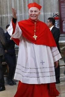 Carlos Aguiar Retes in das Amt des Erzbischofs von Mexiko eingeführt February 5, 2018 - EUM20180205REL04.JPG.CIUDAD DE MEXICO Religion Religion-Aguiar Retes.- Carlos Aguiar Retes arriba a la Catedral Metropolitana para la ceremonia de inicio de ministerio como arzobispo primado de Mexico, el lunes 5 de febrero de 2018. Foto: Agencia EL UNIVERSAL EVZ  - ZUMAu78_ 20180205_zaf_u78_004 Copyright: xBerenicexFregosox