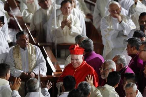 Carlos Aguiar Retes in das Amt des Erzbischofs von Mexiko eingeführt Cardinal Carlos Aguiar Retes (C) arrives at the ceremony during which he took over as Archbishop of Mexico at the Guadalupe Basilica in Mexico City, Mexico, 05 February 2018. Retes substitutes Norberto Rivera, who reached his retirement age. Cardinal Carlos Aguiar Retes takes over Archdiocese in Mexico !ACHTUNG: NUR REDAKTIONELLE NUTZUNG!  Copyright: xJorgexNunezx CMX001 20180205-636534646419403856