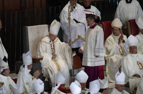 Cardinal Carlos Aguiar Retes (L) sits at the ceremony during which he took over as Archbishop of Mexico at the Guadalupe Basilica in Mexico City, Mexico, 05 February 2018. Retes substitutes Norberto Rivera, who reached his retirement age. Cardinal Carlos Aguiar Retes takes over Archdiocese in Mexico !ACHTUNG: NUR REDAKTIONELLE NUTZUNG!  Copyright: xJorgexNunezx CMX002 20180205-636534653474402789