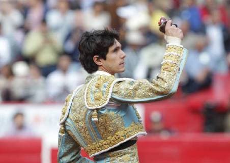 French bullfighter Sebastian Castella celebrates during the run of the 72nd Anniversary of the Plaza de Toros Mexico, in Mexico City, Mexico, 05 February 2018. Big Season at the Plaza de Toros Mexico !ACHTUNG: NUR REDAKTIONELLE NUTZUNG!  Copyright: xMARIOxGUZMAMx CMX020 20180206-636534875830539511