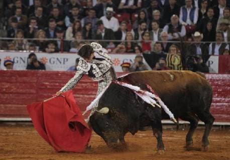 Peruvian bullfighter Andres Roca Rey in action during the run of the 72nd Anniversary of the Plaza de Toros Mexico, in Mexico City, Mexico, 05 February 2018. Big Season at the Plaza de Toros Mexico !ACHTUNG: NUR REDAKTIONELLE NUTZUNG!  Copyright: xMARIOxGUZMAMx CMX020 20180206-636534894604167854