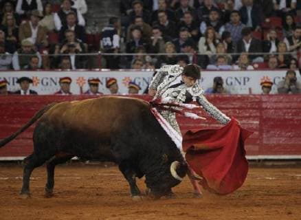 Peruvian bullfighter Andres Roca Rey in action during the run of the 72nd Anniversary of the Plaza de Toros Mexico, in Mexico City, Mexico, 05 February 2018. Big Season at the Plaza de Toros Mexico !ACHTUNG: NUR REDAKTIONELLE NUTZUNG!  Copyright: xMARIOxGUZMAMx CMX020 20180206-636534894618987949