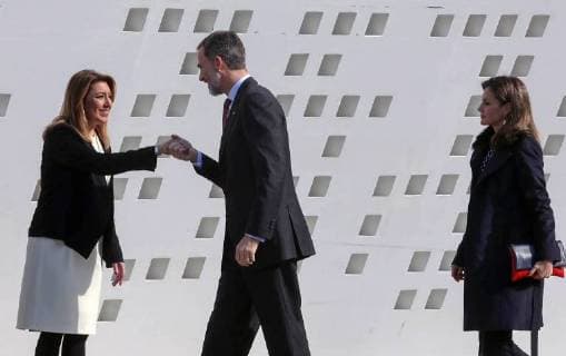 EN MALAGA, LLEGADA DE LOS REYES DE ESPANA PARA PRESIDEN EL ACTO DE ENTREGA DE LAS MEDALLAS DE ORO AL MERITO EN LAS BELLAS ARTES EN MALAGA Spanish Kings Felipe VI and Letizia Ortiz during the delivery of Gold Medals for Merit in Fine Arts 2018 in Malaga on Tuesday 06, February 2018. Cordon Press EP888  AlexxZea