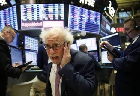 Themen der Woche Bilder des Tages Traders work on the floor of the NYSE at the Opening bell at the New York Stock Exchange on Wall Street in New York City on February 6, 2018. After Monday s 1,175.21 drop the Dow Jones industrial average gained 350 points after falling more than 500 points at the open.  NYP20180206109 JOHNxANGELILLO