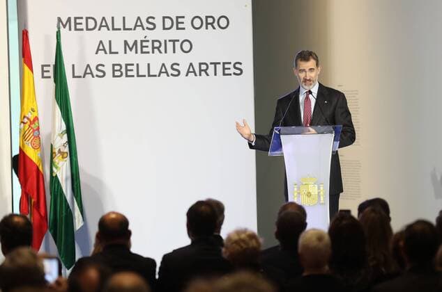 February 6, 2018 - 6-2-2018 Malaga The kings of Spain preside this Tuesday in Malaga the ceremony of delivery of the Gold Medals of Merit in the Fine Arts 2016, which recognize the people and entities that have stood out in an eminent way in the field of artistic creation, providing services indicated or by notoriously promoting the teaching, development and dissemination of art or the conservation of the national artistic heritage.The fashion designer Lorenzo Caprile received the Gold Medals; the actors Jose Coronado and the flamenco guitarist Jose Fernandez Tomatito ; the Duques de Soria Foundation of Hispanic Science and Culture; the dancer Rafael Amargo; the chef Pedro Subijana; the bullfighter Julian Lopez El Juli ; the actress and theater director MagoÂ¼i Mira and the museum director Guy Philippe Henri Lannes de Mo - ZUMAc161 20180206_zap_c161_014 Copyright: xLorenzoxCarnerox