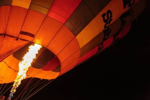 Kaprun 05 02 2018 Lechnerberg Kaprun AUT be night of the balloons in the picture of hot-air balloons with a gas burner heated hot air balloons are heated with a gas burner during the international Balloonalps week Lechnerberg Kaprun Austria on 2018 02 05  EX_OBH