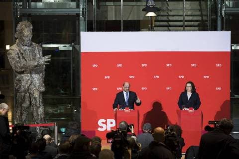 Martin Schulz und Andrea Nahles bei einer PK im Willy-Brandt-Haus in Berlin am 7. Februar 2018. Martin Schulz hat angekuendigt nacht dem Mitgliedervotum ueber den Koalitionsvertrag auf den Parteivorsitz verzichten zu wollen und Andrea Nahles wuerde das Amt kommissarisch bis zum naechsten Parteitag uebernehmen. Martin Schulz und Andrea Nahles halten eine PK in Willy-Brandt-Haus *** February 2018 Martin Schulz has announced Martin Schulz and Andrea Nahles in a PK in the Willy Brandt Haus in Berlin on 7 night on the party chairmanship would dispense the Member vote on the coalition agreement and Andrea Nahles would the Office acting up to the Martin Schulz take next Party Congress and Andrea Nahles keep a PK in Willy Brandt Haus