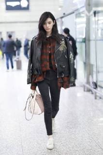 Chinese model Xi Mengyao, better known as Ming Xi, is pictured at the Beijing Capital International Airport in Beijing, China, 8 February 2018. Ming Xi flashes slim figure in casual wear at Beijing airport  pbu752495_12