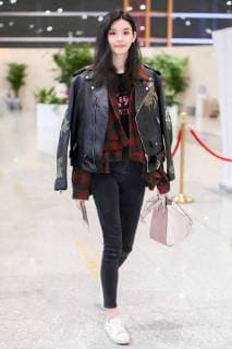 Chinese model Xi Mengyao, better known as Ming Xi, is pictured at the Beijing Capital International Airport in Beijing, China, 8 February 2018. Ming Xi flashes slim figure in casual wear at Beijing airport  20180208_33167