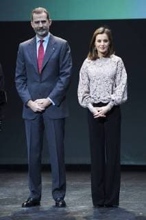 February 12, 2018 - Mostoles, Madrid, Spain - King Felipe VI of Spain, Queen Letizia of Spain attend Delivery of the National Innovation and Design Awards 2017 at Teatro del Bosque on February 12, 2018 in Mostoles, Spain Mostoles Spain  - ZUMAg15_ 20180212_zaf_g15_016 Copyright: xJackxAbuinx