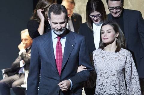 February 12, 2018 - Mostoles, Madrid, Spain - King Felipe VI of Spain, Queen Letizia of Spain attend Delivery of the National Innovation and Design Awards 2017 at Teatro del Bosque on February 12, 2018 in Mostoles, Spain Mostoles Spain  - ZUMAg15_ 20180212_zaf_g15_033 Copyright: xJackxAbuinx