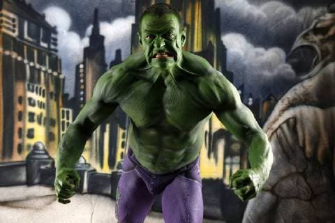 GEEK ART Bodypainting meets SciFi fantasy and more Hulk vs Iron Quinn photoshoot with model Fred as a Hulk in a comic backdrop in the Photo Studio of Schubert Niedernwöhren 13 02 2018 a project of photographer Tschiponnique skupin and the Bodypainters and Transformakers Enrico flax Foto:xT.xSkupin,xB.xSchubertx xFuturexImage