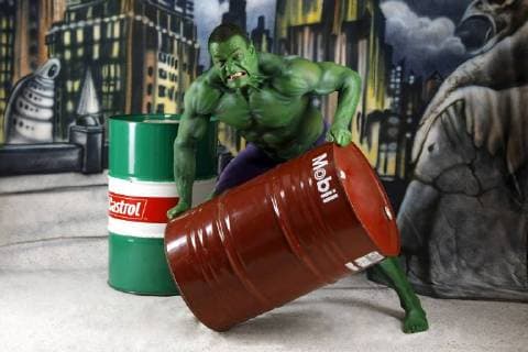 GEEK ART Bodypainting meets SciFi fantasy and more Hulk vs Iron Quinn photoshoot with model Fred as a Hulk in a comic backdrop in the Photo Studio of Schubert Niedernwöhren 13 02 2018 a project of photographer Tschiponnique skupin and the Bodypainters and Transformakers Enrico flax Foto:xT.xSkupin,xB.xSchubertx xFuturexImage