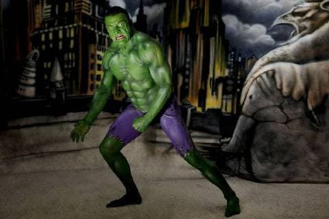 GEEK ART Bodypainting meets SciFi fantasy and more Hulk vs Iron Quinn photoshoot with model Fred as a Hulk in a comic backdrop in the Photo Studio of Schubert Niedernwöhren 13 02 2018 a project of photographer Tschiponnique skupin and the Bodypainters and Transformakers Enrico flax Foto:xT.xSkupin,xB.xSchubertx xFuturexImage