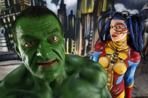 GEEK ART Bodypainting meets SciFi fantasy and more Hulk vs Iron Quinn photo shooting with the models of Fred and Sarah as a Hulk and iron Quinn in a comic backdrop in the Photo Studio of Schubert Niedernwöhren 13 02 2018 a project of photographer Tschiponnique skupin and the Bodypainters and Transformakers Enrico flax Foto:xT.xSkupin,xB.xSchubertx xFuturexImage