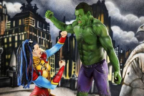 GEEK ART Bodypainting meets SciFi fantasy and more Hulk vs Iron Quinn photo shooting with the models Sarah and Fred as iron Quinn and Hulk in a comic backdrop in the Photo Studio of Schubert Niedernwöhren 13 02 2018 a project of photographer Tschiponnique skupin and the Bodypainters and Transformakers Enrico flax Foto:xT.xSkupin,xB.xSchubertx xFuturexImage