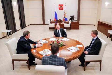 MOSCOW REGION, RUSSIA â€“ FEBRUARY 14, 2018: Russia s President Vladimir Putin (back) meets with Nikolai Izosimov, head of Aeroflot s flight training division in Moscow and winner of the Mentor of the Year award, Atommash welders Dmitry Kucheryavin and Alexander Duimamet, winners of the Mentor of the Champions award, at Novo-Ogaryovo residence. Mikhail Metzel TASS  TS073D0C