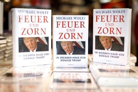 Themen der Woche Bilder des Tages Die deutsche Ausgabe des Buchs Fire und Fury von US-Autor Michael Wolff in einer Buchhandlung am Neumarkt. Köln, 16.02.2018 *** The German edition of the book fire and fury from US author Michael Wolff in a bookstore at the Neumarkt Cologne 16 02 2018 Foto:xC.xHardtx xFuturexImage