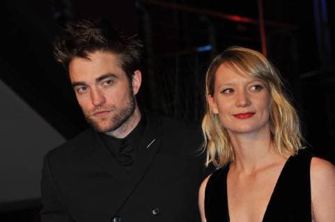 68th Berlin International Film Festival. Festival Internazionale del Cinema di Berlino 2018. Red carpet film Damsel. Pictured: Mia Wasikowska, Robert Pattinson  Copyright: xPoolxRomax2x xIPAx xPoolxRomax2x