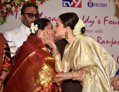 February 16, 2018 - Mumbai, India - Indian playback singer Asha Bhosle and Rekha present at the 5th Yash Chopra Memorial Award at hotel JW Marriott, Juhu in Mumbai. Mumbai India - ZUMAs197 20180216_zaa_s197_075 Copyright: xAzharxKhanx xSopaxImagesx