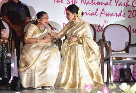 February 16, 2018 - Mumbai, India - Indian playback singer Asha Bhosle and Rekha present at the 5th Yash Chopra Memorial Award at hotel JW Marriott, Juhu in Mumbai. Mumbai India - ZUMAs197 20180216_zaa_s197_067 Copyright: xAzharxKhanx xSopaxImagesx