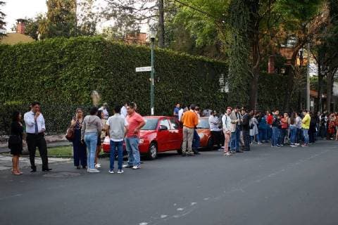 (180217) -- MEXICO CITY, Feb. 17, 2018 -- People gather on a street after a tremor was felt in Mexico City, capital of Mexico, on Feb. 16, 2018. A 7.1-magnitude earthquake hit Mexico at 7:39 a.m. Saturday (Beijing Time), according to the China Earthquake Networks Center (CENC). Francisco Canedo) (gj) MEXICO-MEXICO CITY-QUAKE e FranciscoxCanedo 