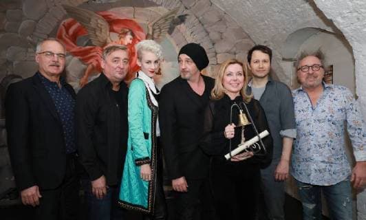 Mainz House of Commons German cabaret award 2018 v left Ewald Dietrich Managing Director of MP of Andreas Vitásek honorary award of the land Rhineland-Palatinate Lisa Eckhart Prize Torsten of Sträter Division cabaret Simone Solga Division Kabartett Marc Tschirpke chanson song music urban Priol moderation © Bernd Eßling 18 02 2018