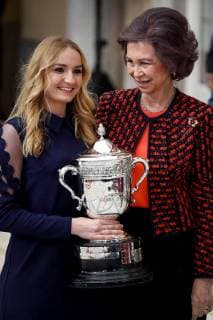 Emeriti Spanish Queen Sofia (R) and Hungarian badminton player Laura Sarosi pose for the photographers during National Sports Awards 2016 ceremony at El Pardo palace in Madrid, Spain, 19 February 2018. Spanish Royals present 2016 National Sports Awards !ACHTUNG: NUR REDAKTIONELLE NUTZUNG!  Copyright: xEmilioxNaranjox GRAF4773 20180219-636546502049175617