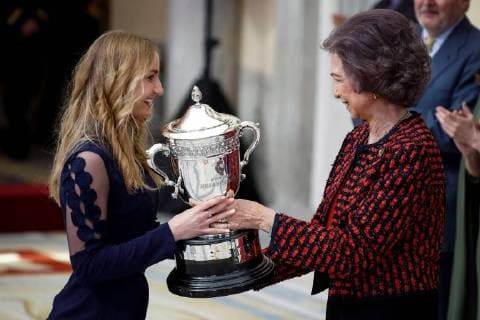 Emeriti Spanish Queen Sofia (R) and Hungarian badminton player Laura Sarosi pose for the photographers during National Sports Awards 2016 ceremony at El Pardo palace in Madrid, Spain, 19 February 2018. Spanish Royals present 2016 National Sports Awards !ACHTUNG: NUR REDAKTIONELLE NUTZUNG!  Copyright: xEmilioxNaranjox GRAF4773 20180219-636546504591443833