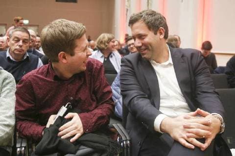 Kevin Kühnert , Juso-Chef und Lars Klingbeil, Generalsekretär, bei der Diskussion über die geplante große Koalition vor dem SPD Mitgliedervotum, Basisveranstaltungen der Landesparteien im Kulturhaus am 19.02.2018 in Luckenwalde. Kevin Kühnert und Lars Klingbeil bei SPD Basisveranstaltung in Luckenwalde *** Kevin Kühnert Juso Chief and Lars Klingbeil Secretary-General when discussing the planned Grand Coalition before the SPD member vote based on events of the country Parties in the House of culture on 19 02 2018 in Luckenwalde Kevin Kühnert and Lars Klingbeil at SPD Base event in Luckenwalde