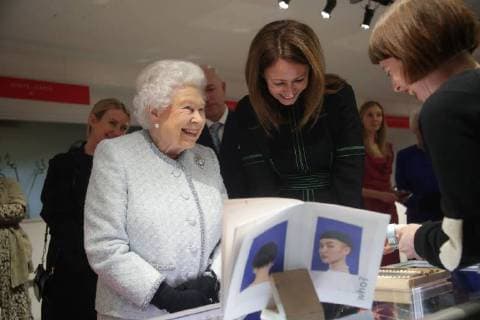 . 20 02 2018. London, United Kingdom. Queen Elizabeth II during a visit to London Fashion Week.  xROTAx xi-Imagesx IIM-17022-0027