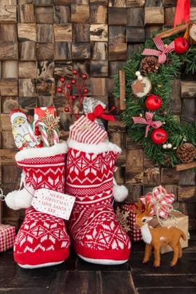Kleine Stiefel mit Norwegermuster mit kleinen Geschenken und Suessigkeiten - Christmas stockings *** Little boots with Norwegian pattern with small gifts and candy Christmas stockings  1079704614
