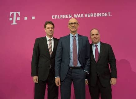 Themen der Woche Bonn, Deutschland, 22.02.2018, Deutsche Telekom AG Bilanz Pressekonferenz: V.l.n.r. CFO Thomas Dannenfeldt, CEO Tim Hoettges und der Telekom Deutschland Chef Dirk Woessner. Deutsche Telekom Bilanz *** Bonn Germany 22 02 2018 Deutsche Telekom AG Balance Sheet Press Conference V ol r CFO Thomas Dannenfeldt CEO Tim Hoettges and Telekom Germany CEO Dirk Woessner Deutsche Telekom Balance Sheet
