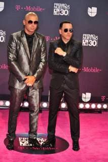 Puerto Rican singers Wisin (L) and Yandel (R) pose on his arrival to the carpet of the 30th edition of the Lo Nuestro Award to the Latin Music, at the American Airlines Arena in Miami, USA, 22 February 2018. Famous and popular Latinos parade in carpet of Lo Nuestro Award !ACHTUNG: NUR REDAKTIONELLE NUTZUNG!  Copyright: xGIORGIOxVIERAx MIA00 20180223-636549582558699071