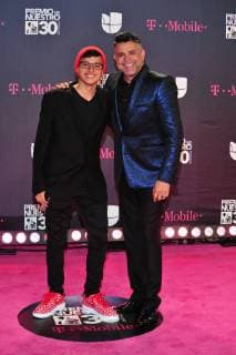 Nicaraguan singer Luis Enrique poses with his son Luca (L) on his arrival to the carpet of the 30th edition of the Lo Nuestro Award to the Latin Music, at the American Airlines Arena in Miami, USA, 22 February 2018. Famous and popular Latinos parade in carpet of Lo Nuestro Award !ACHTUNG: NUR REDAKTIONELLE NUTZUNG!  Copyright: xGIORGIOxVIERAx MIA00 20180223-636549613723799989