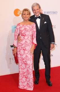 Uschi glass man Dieter Hermann at the award ceremony of the Golden Camera in the fair Hamburg Karolinenstrasse Copyright imago stock people GmbH Tinkeres Date 22 02 2018 Golden Camera