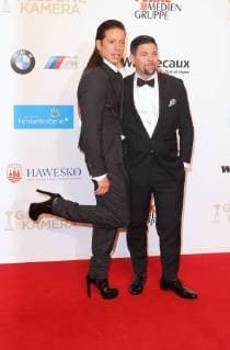 Jorge Gonzalez Tim Mälzer at the presentation of the Golden Camera at the Hamburg fair Karolinenstrasse Copyright imago stock people GmbH Tinkeres Date 22 02 2018 Golden Camera