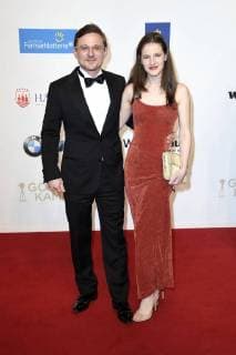 Florian Lukas with accompaniment at the 53rd Golden Camera 2018 at Hamburg Messe Hamburg 22 02 2018 Foto:xF.xKernx xFuturexImage