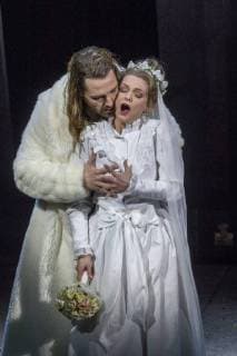 Don Giovanni am Staatstheater Cottbus DEU Brandenburg Cottbus: Â Christian Henneberg in der Titelpartie: Am Samstag, 24. Februar 2018, hat im Großen Haus des Staatstheaters Cottbus Mozarts Oper Don Giovanni Premiere. Unter der musikalischen Leitung von Evan Alexis Christ und in der Regie von Martin Schüler ist Christian Henneberg in der Titelpartie zu erleben. Die Bühne entwirft Gundula Martin, die Kostüme Susanne Suhr. Die Oper, die bei der Prager Uraufführung am 29. Oktober 1787 Triumphe feierte, zählt heute zu den wichtigsten Werken des Repertoires. In Mozarts opulentem Theaterspiel Don Giovanni wird geliebt, verheimlicht, verkleidet, verwechselt, maskiert und demaskiert wie in einer Art Buffo-Oper, in der die Tragik hinter den Masken hindurchscheint. Die junge Braut Zerlina ( Liudmila Lokaichuk) lässt sich