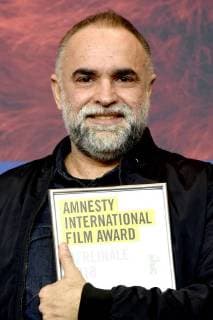 Karim Ainouz with the Amnesty International Film Award for Central Airport THF Central Airport THF at the Awards Ceremony of the Independent Juries at the Berlinale 2018 68 Berlin International Film Festival at the Hotel Grand Hyatt Berlin 24 02 2018 Foto:xC.xNiehausx xFuturexImage