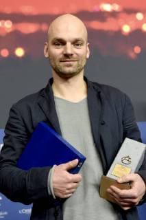 Thomas Stuber with the Prize of the Ecumenical Jury and the Gilde Film Prize for In the Gears In the Aisles at the Award Ceremony of the Independent Juries at the Berlinale 2018 68 Berlin International Film Festival at the Hotel Grand Hyatt Berlin 24 02 2018 Foto:xC.xNiehausx xFuturexImage