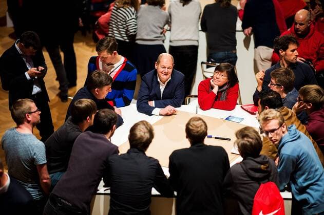 SPD Regional Conference in Jena on 24 2 2018 Mitte Olaf Scholz SPD First Mayor of the City of Hamburg in discussion with SPD members in Jena at the Regional Conference Votum 2018 Volkshaus Jena