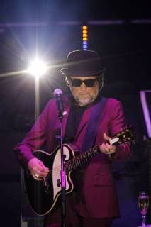 Spanish singer Joaquin Sabina performs on stage during a concert part of his tour Lo Niego Todo, in Mexico City, Mexico, 24 February 2018. Spanish singer Joaquín Sabina !ACHTUNG: NUR REDAKTIONELLE NUTZUNG!  Copyright: xSASHENKAxGUTIÉRREZx mex30 20180225-636551335985279943