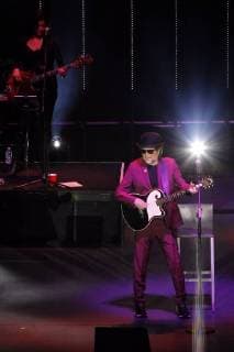 Spanish singer Joaquin Sabina performs on stage during a concert part of his tour Lo Niego Todo, in Mexico City, Mexico, 24 February 2018. Spanish singer Joaquín Sabina !ACHTUNG: NUR REDAKTIONELLE NUTZUNG!  Copyright: xSASHENKAxGUTIÉRREZx mex30 20180225-636551336007431943