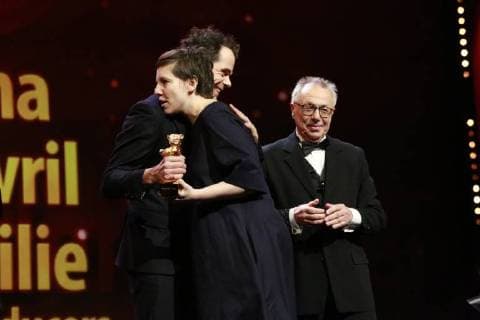 Tom Tykwer L awards Adina Pintilie the Golden Bear for the Best Film right next to it the Berlinale Chef Dieter Kosslick on the stage of the award ceremony on 24 02 2018 in Berlin in the Berlinale Palast Tom Tykwer L awards Adina Pintilie the Golden Bear for the Best Film right next to it Berlinale boss Dieter Kosslick on the stage of the award ceremony on 24 02 2018 in Berlin in the Berlinale Palast